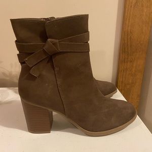 American eagle booties, barely worn